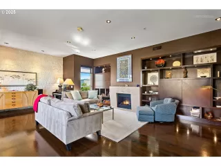 Photo #3: 324153079 Listing