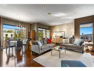 Photo #4: 324153079 Listing