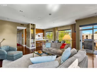 Photo #6: 324153079 Listing