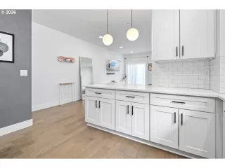 Photo #5: 324568984 Listing 