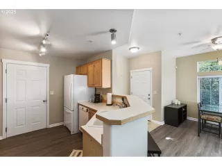 Photo #6: 324722085 Listing