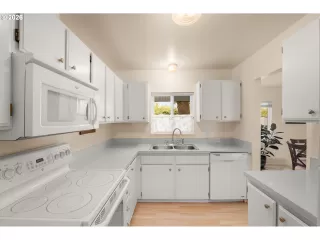 Photo #2: 324731515 Listing