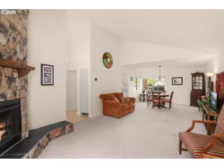Photo #4: 324731515 Listing