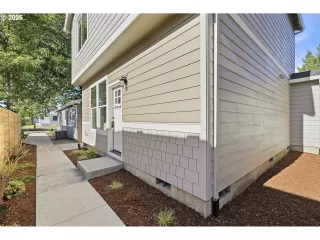 Photo #2: 325415997 Listing