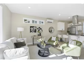 Photo #4: 325415997 Listing