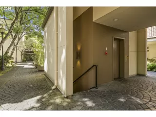 Photo #3: 325714798 Listing