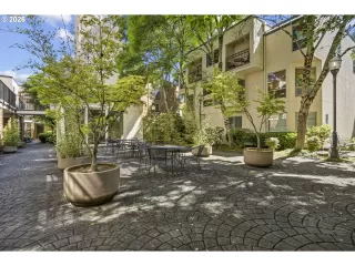 Photo #4: 325714798 Listing