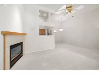 Photo #6: 326171770 Listing