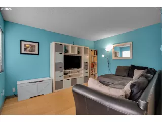 Photo #2: 326297497 Listing