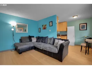 Photo #3: 326297497 Listing