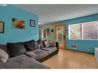 Photo #4: 326297497 Listing