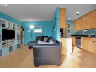 Photo #5: 326297497 Listing