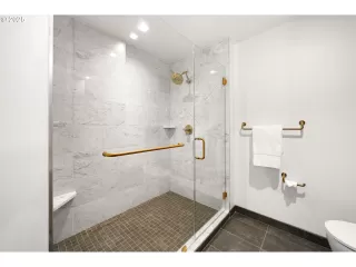 Photo #4: 326485708 Listing