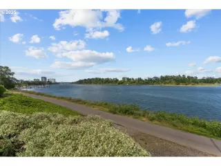 Photo #3: 327189580 Listing