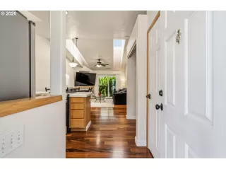 Photo #1: 327585802 Listing