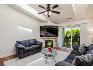 Photo #3: 327585802 Listing