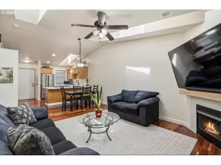 Photo #5: 327585802 Listing