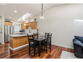 Photo #6: 327585802 Listing