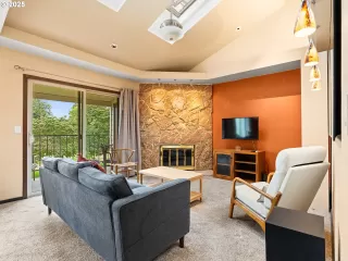 Photo #4: 327611965 Listing 