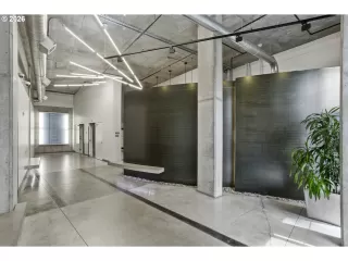 Photo #4: 327898123 Listing