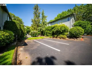 Photo #4: 327923638 Listing