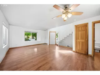 Photo #5: 327923638 Listing