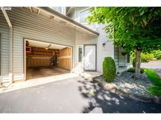 Photo #6: 327923638 Listing