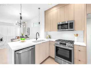 Photo #2: 328985963 Listing