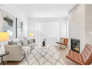 Photo #4: 328985963 Listing