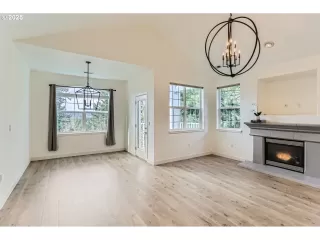 Photo #3: 329337345 Listing