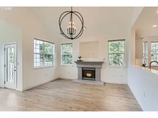 Photo #4: 329337345 Listing