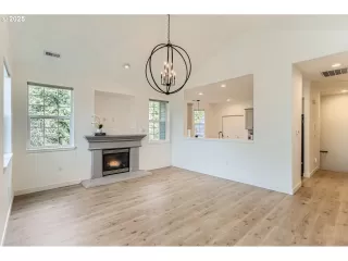 Photo #5: 329337345 Listing