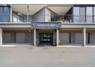 Photo #3: 329457079 Listing