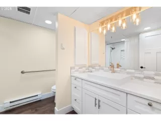 Photo #5: 329457079 Listing