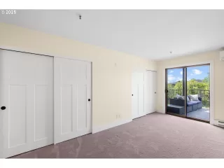 Photo #6: 329457079 Listing