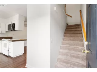 Photo #3: 329797649 Listing