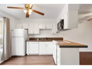 Photo #4: 329797649 Listing