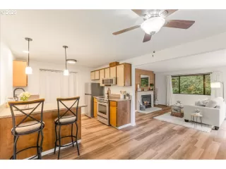 Photo #5: 329898180 Listing