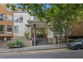 More Details about MLS # 330064450 : 1535 SW CLAY ST 306