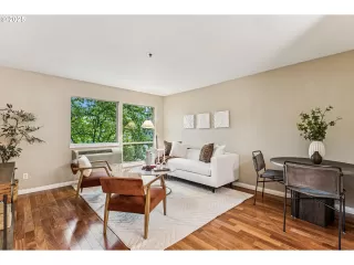 Photo #5: 330064450 Listing