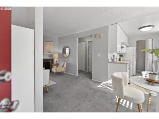 Photo #2: 330354372 Listing