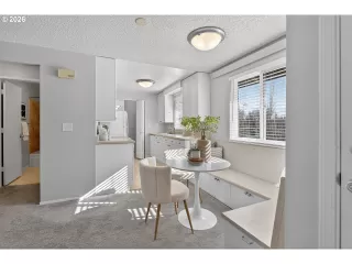 Photo #3: 330354372 Listing