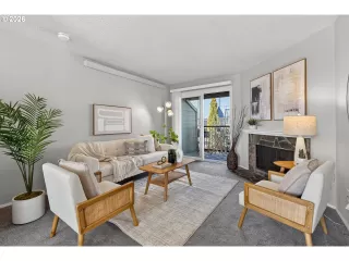 Photo #6: 330354372 Listing