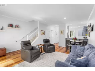 Photo #6: 330457369 Listing 