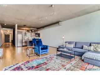 Photo #2: 330486353 Listing