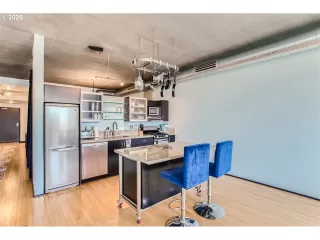 Photo #3: 330486353 Listing