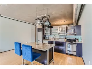 Photo #4: 330486353 Listing