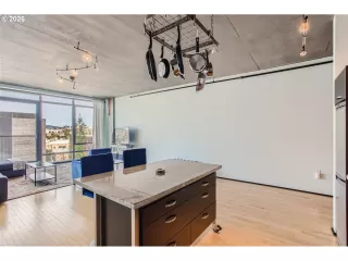 Photo #5: 330486353 Listing