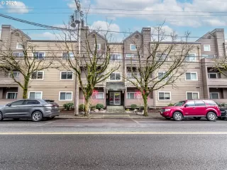 More Details about MLS # 331783599 : 4320 S CORBETT AVE 202