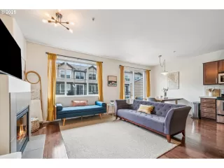 Photo #6: 332681408 Listing